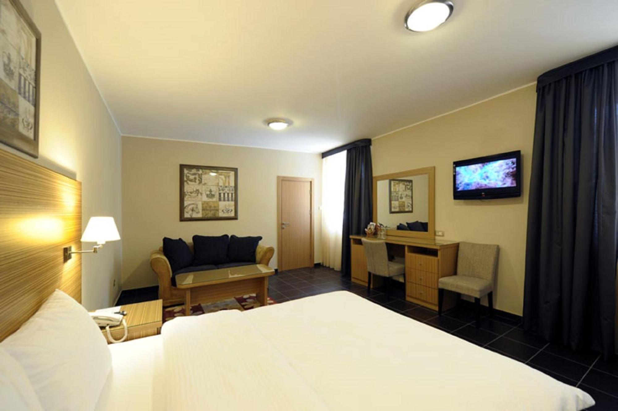 Hotel 1000 Ruza Belgrade Chambre photo